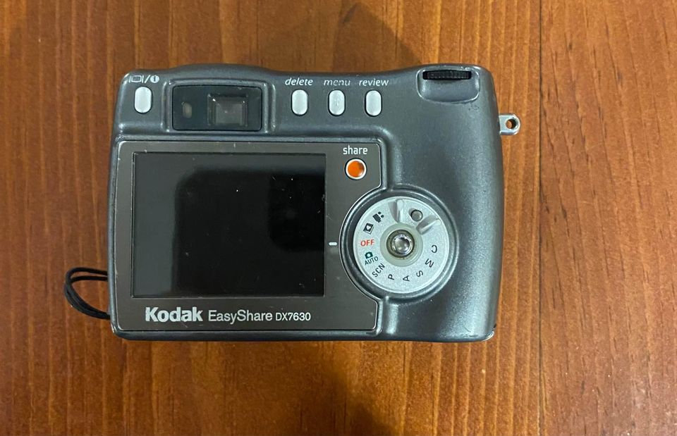 Kodak EasyShare DX7630 digital camera