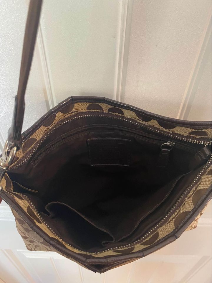 Coach Purse with Shoulder Strap Brown