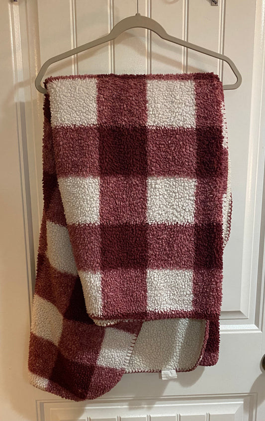 Broyhill Fuzzy Throw Blanket Red and White Checkered 60" x 48"